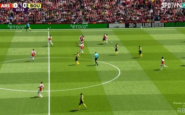 スタジアム大喝采！ 冨安健洋が“完璧な寄せ”でボール奪取した瞬間！「つっよw」「素晴らしいネガトラ」「身体の入れ方がうまい」など称賛続々