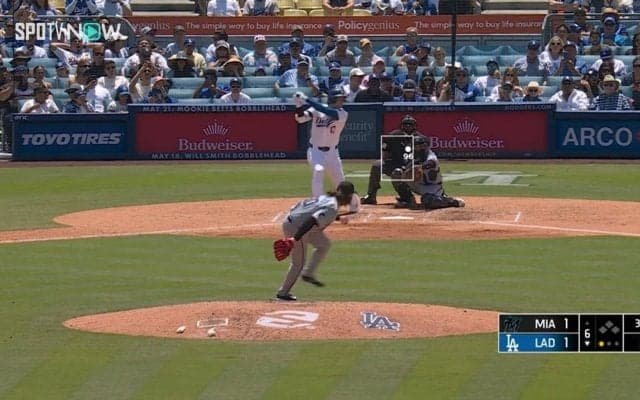 大谷翔平が突如叫んだ！爆速打球がコーチを襲う→ホームラン級笑顔で謝る微笑ましい一コマ