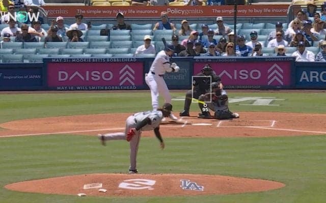 批判殺到！大谷翔平も驚いた“疑惑の1球” 物議を醸す“不可解ジャッジ”が起きた瞬間　ファン騒然「誤審だろ！？」「大谷の選球眼エグいからな」