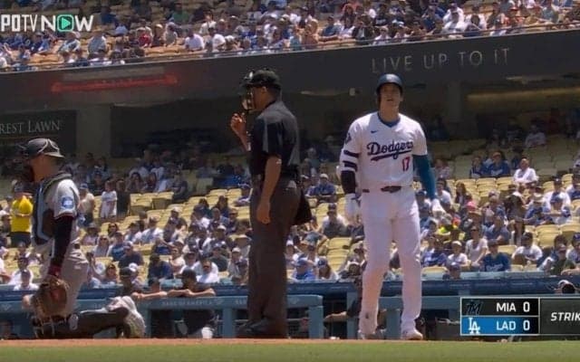 球場騒然！大谷翔平、審判に怒ってる…！？　疑惑の判定→見逃し三振で一瞬見せた“表情”にファン騒然 「怖っ！」「首を振りたくもなる」