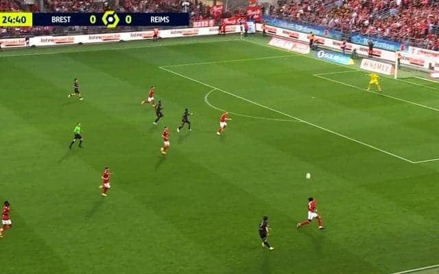 「デ・ブライネやん！」伊東純也の“絶品アシスト”が話題沸騰！ アーリークロスを通して敵守備陣を無力化した瞬間「和製ベッカムだ」「日本代表に必要だよな」