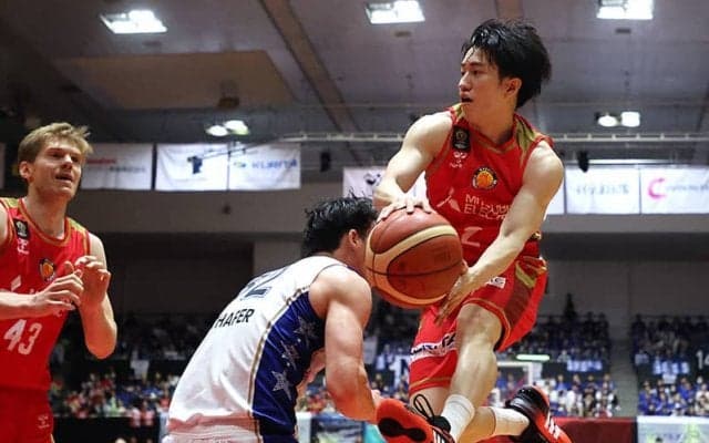 長距離砲でペースつかんだ名古屋Dが三河撃破…司令塔の齋藤拓実が6本の3P射抜く