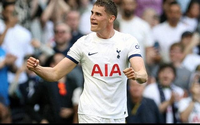 左SB移行ファン・デ・フェンが逆転弾！　バーンリーを降格に追い込んだスパーズが逆転トップ4へ望み【プレミアリーグ】