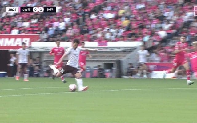 エグすぎる！元日本代表トリオの高速ショートカウンターからの弾丸恩返し弾炸裂！スタジアムを沈黙させた衝撃の10秒間
