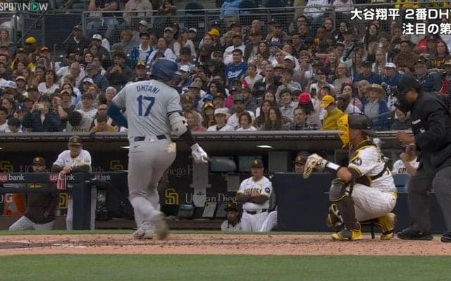 大谷翔平、0.1秒レベルの“爆速気遣い”ファウルが球審直撃の瞬間に差し伸べる手に実況者も「このあたりも大谷翔平らしさ」と大注目