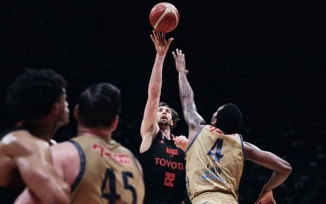 大黒柱としてアルバルク東京を第3戦へ導いたロシター「次勝たないと何の意味もない」