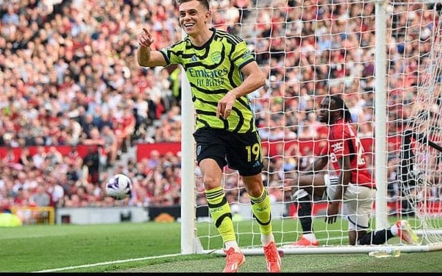 アーセナルがユナイテッドにシーズンダブルで5連勝！　暫定首位キープで運命の最終節へ【プレミアリーグ】