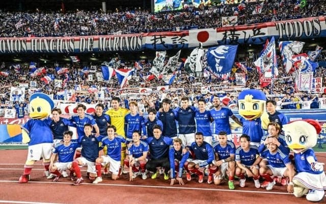 「飲んでる姿も美しい…」「勝ち酒が良く似合う」横浜FMサポ元アイドルのACL“勝利の美酒”ショットが話題！「まさにアサヒ（朝日）スーパーゴールだったね〜」の声