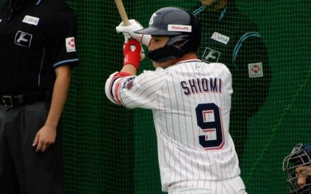 【ヤクルト】髙津監督「彼の目を見て喋ることは難しかった」塩見離脱のショック隠せず　チームは一丸で連敗ストップ！ サンタナが同点弾&決勝打