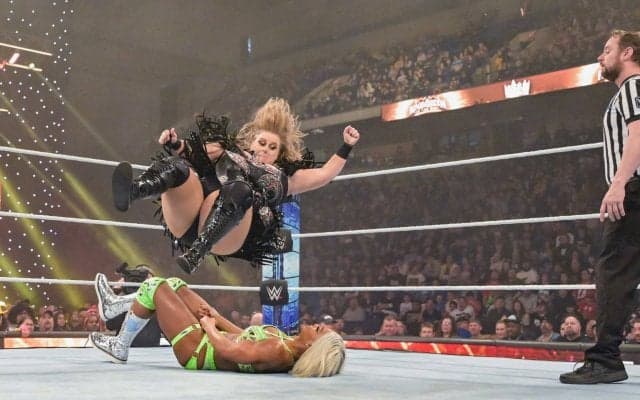 規格外筋肉女子がついに…100kg級女子レスラーの“巨尻クラッシュ”で悶絶KO　「これは肉肉しい」マットに崩れ落ちるファン騒然の瞬間