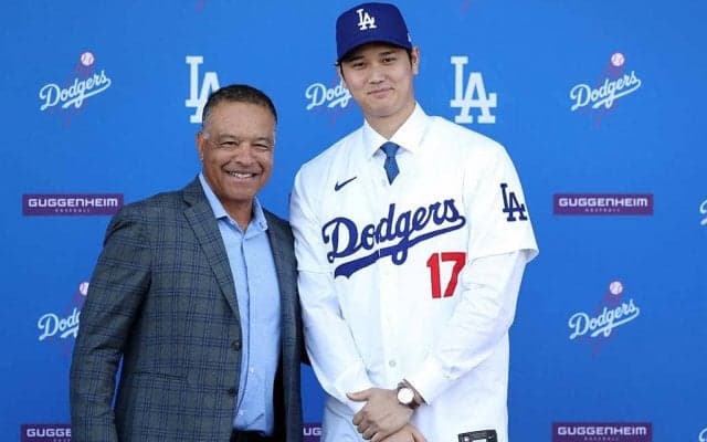 【MLB】公式カメラマンが公開のド軍指揮官と“大物女優”との2ショット　SNSで話題沸騰「米倉涼子さん映ってます？」