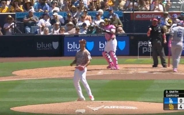 球場騒然！こんなダルビッシュの姿は見たことない… ヤバすぎる“三振リアクション”が話題に　力でねじ伏せて空振りを奪った瞬間「カッコよすぎるな」「手が出ねえ…」