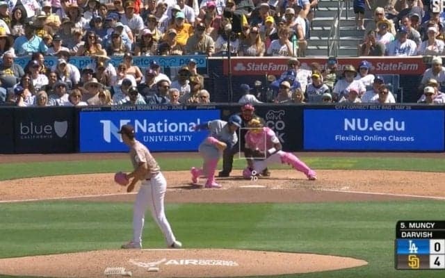 一体、何が起きた…！？ ダルビッシュ、もはや意味不明　打者が膝から崩れ落ちた… ありえない落差の“魔球”がエグすぎると話題に「これは打てない」「恐ろしい幻惑投球」