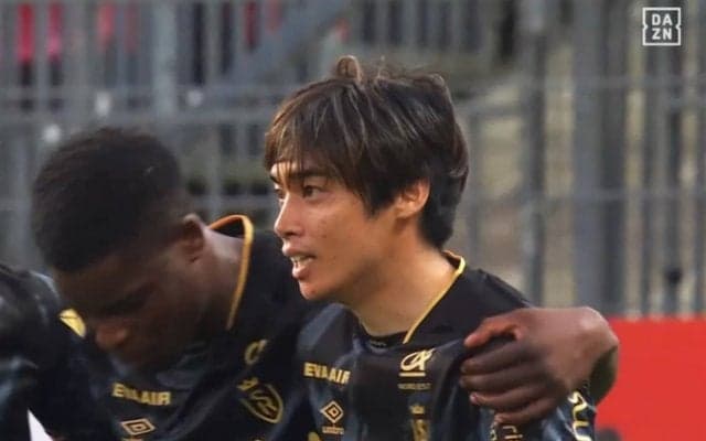 「本当にエキサイティングだ」伊東純也の“神アシスト”に海外ファンも大興奮！ パーフェクトクロスに「最も過小評価されているウイング」「美しい」など称賛続々