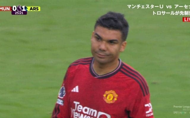 「怠け者め」「初歩的なエラー」マンUレジェンドたちから批判殺到…カゼミロが“ミス３連発”で失点献上の痛恨シーン「CBではプレミアリーグで通用しない」