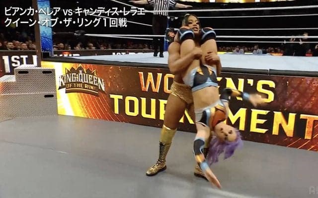 女子レスラーがぶん投げられ場外フェンスへ…　「うおバケモン」超絶アスリート女子が見せた驚異の腹筋力に「すげえ」「痛いだろ」セコンドも呆然