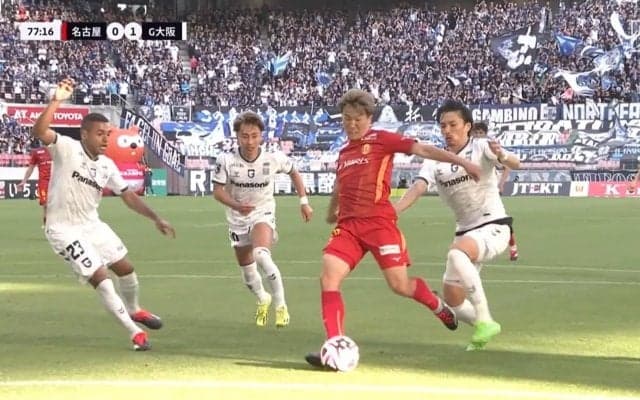 ボールを持つたび大ブーイングも 元名古屋の‟守備の要”中谷進之介が古巣対戦で容赦ない好守連発！元同僚・永井謙佑の超決定機を阻止した瞬間