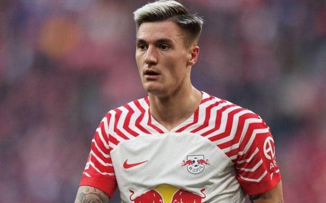 獲得模索のビッグクラブ多数…人気銘柄シェシュコの代理人がオールド・トラッフォードを訪問