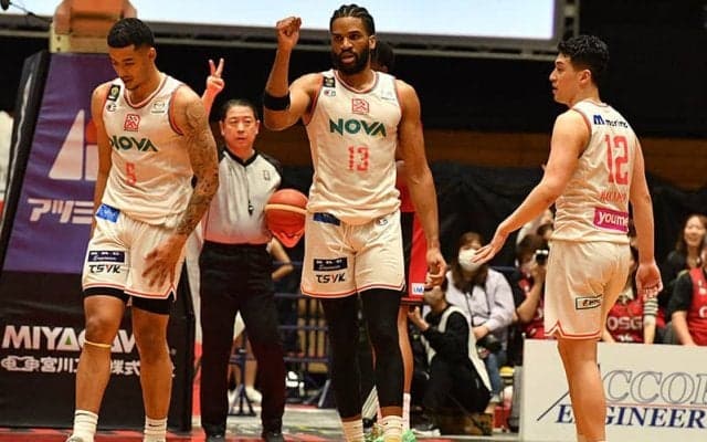 快進撃続く広島ドラゴンフライズ…創設10年目、クラブの歴史を知る三遠・大野HCも称賛「魅力的なチームになった」