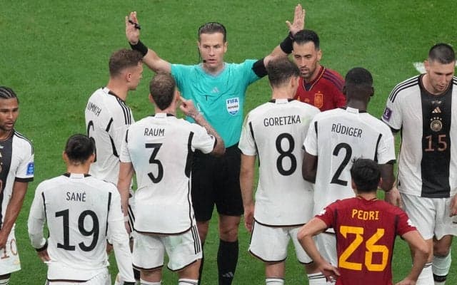 ユーロ2024では無くなるか？ UEFAが主審への抗議に処分の可能性を示唆「主審と話す唯一の選手がキャプテンであるべき」