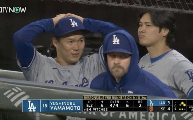 いつもの表情と違う…！？ 大谷翔平、中継カメラがとらえた決定的瞬間　降板した山本由伸と話し込むシーンが話題に「大谷さんの先輩感」「何て言うんだろう」