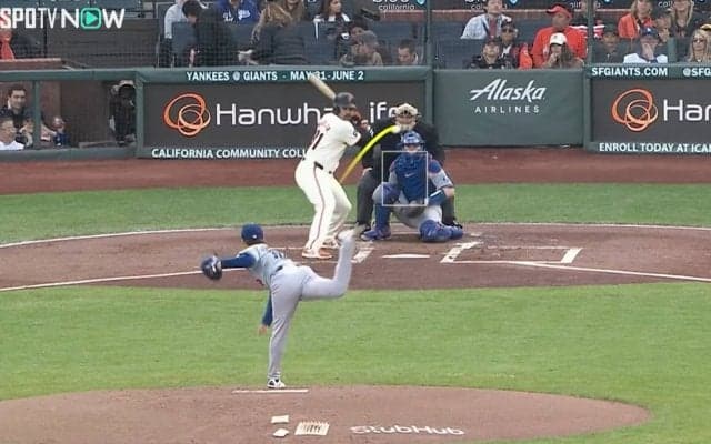 山本由伸が投じた驚愕の落差157センチ！？ 相手打者のリアクションが物語るカーブのえぐさ