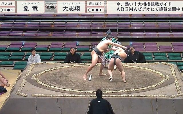 たった2発で…序ノ口で衝撃の押し倒し 館内どよめきと拍手 「吹っ飛んだ」驚きの声も