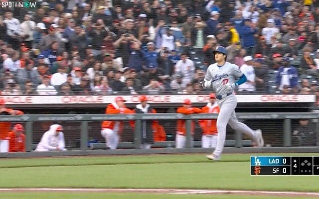 響き渡る圧巻の“異様ムード”…大谷翔平、特大12号HRで敵地異例の大ブーイング　マック鈴木氏「スーパースターが受けるブーイングです」