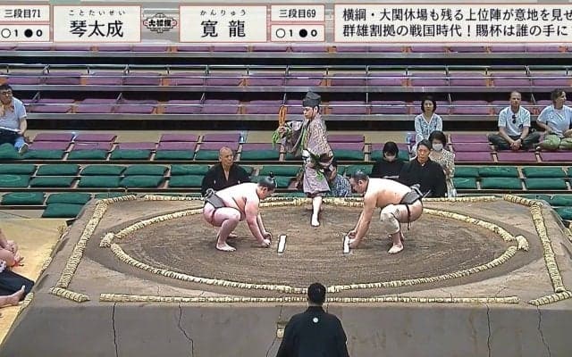 「綺麗なお顔」「声も素敵」三段目行司にファン注目 館内から黄色い声援も