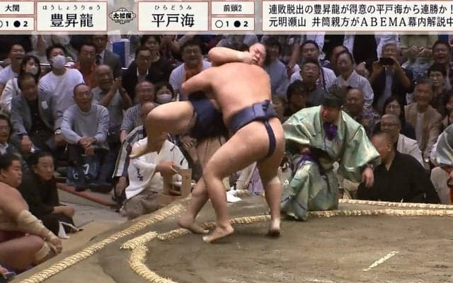 立行司が転倒の珍事に豊昇龍が…取組直後に見せた驚きの表情にファン注目「ガン見してるじゃん」