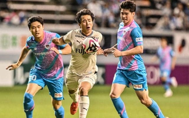 【大敗した川崎が、アウェイ鳥栖の地で確認した「鉄のハート」(2)】「下を向いている時間はない」「チャントを歌ってくれた姿を焼き付けて」サポーターを見た選手が発した言葉