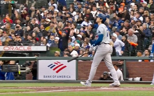 大谷翔平の確信歩きが「この世で1番かっけぇ」　打球を見上げてゆっくりと…136メートル特大ソロで見せた貫禄「これは盛り上がるわ」ファン惚れ惚れ