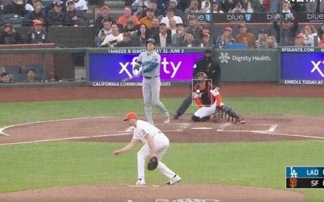 息してる…？ 大谷翔平、特大アーチを打った瞬間に“異変”が起きた…！？ 相手投手の“動き”がヤバすぎると話題に 「動かないw」「可哀想すぎるな」