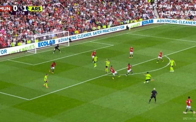 画面外からいきなり登場！ 冨安健洋が“弾丸ミドルシュート”を炸裂した瞬間！ 超反応からの一撃に「かっこいい」「良いとこ飛んだ」「その積極性大事よ」などファン称賛