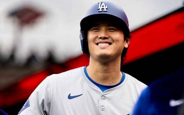 大谷翔平が見せた“可愛すぎる”謎ポーズが話題　12号直後…ベンチで歓喜「トトロだった」
