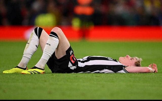 「どうやったらこんな間違いができる？」足裏がかかとに入るもノーファウル…ゴードンは渦中のVARに激怒「明確なミスジャッジだ」