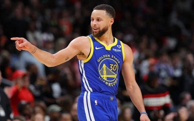 コート上のパフォーマンス、メディアやファンとの対応が評価…カリーが2つ目の賞に選出