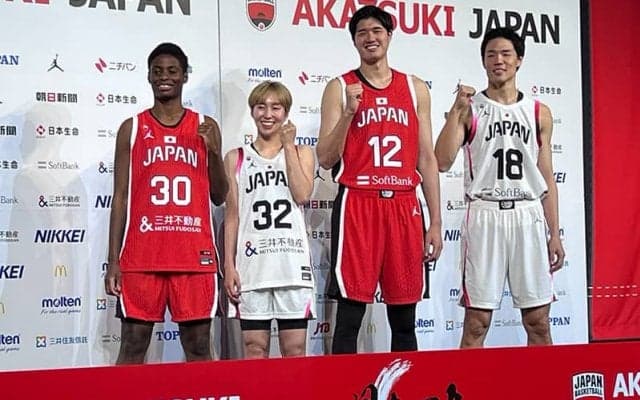 新ユニフォーム発表会で渡邊雄太がメディア対応…「今はバスケがしたくてウズウズしてます」