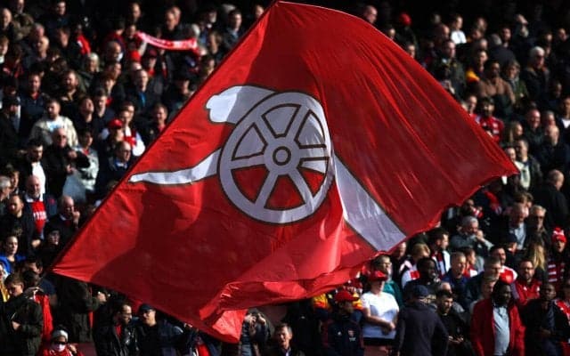 「素晴らしい出来」「予想よりかなり良い」リーク時は不評だったアーセナルの新ユニフォーム発表！ 胸には34年ぶりの“大砲”、選手着用でファンの意見が180度変わる「これを愛してる」