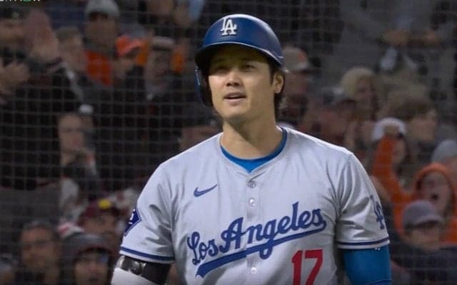 ブチキレまくり…！ 大谷翔平、中継カメラがとらえたヤバすぎる瞬間　なんか言ってる… 三振後の“リアクション”にファン騒然「怖すぎる」「そりゃ怒るだろ」