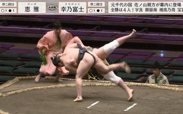 「ハンサムだなぁ」爽やか18歳小兵、大型力士に超豪快な投げ！ 見た目とのギャップにファンうっとり