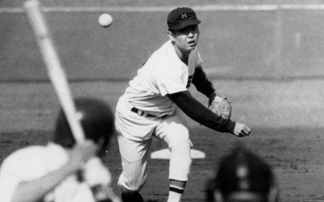 江川卓は老獪なピッチングで「プロ予備軍」の早大打線を圧倒 1年生ながら胴上げ投手となった