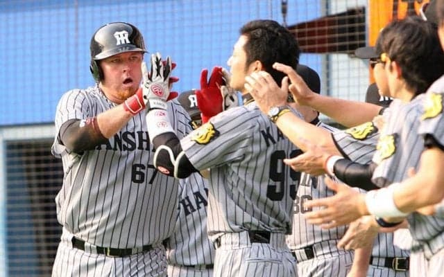 HR打って病院直行「ヒビが入っていた」　苦悶→苦悶→股間に笑顔…助っ人襲った“壮絶珍事”