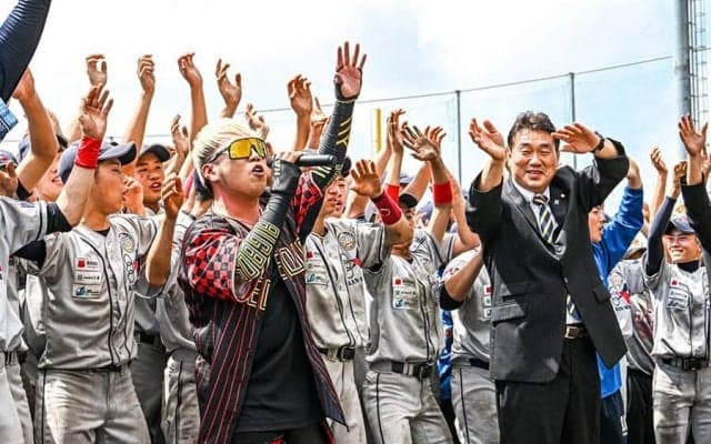 “退屈な”定番セレモニーが激変　勝負の前に大合唱…元強打者も衝撃「見たことない」