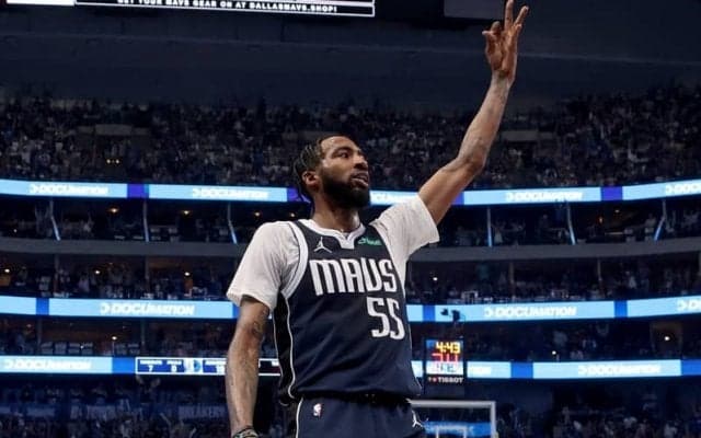 マブスの先発陣の一角として攻防両面で貴重な働きを見せるデリック・ジョーンズJr.