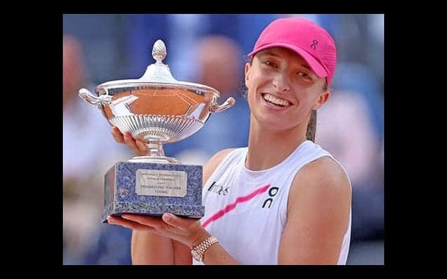 頂上決戦制しV 史上3人目の快挙も達成