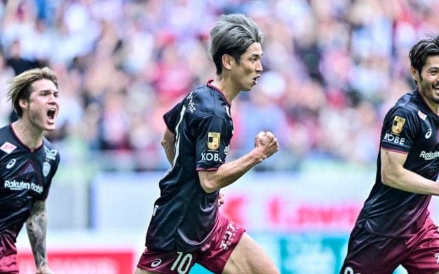 「髪型めっちゃ変わっとるやん」FW大迫勇也の違いが一発で分かるGIF画像が話題に！ 鹿島時代と神戸所属の現在との“写真の撮られ方”に気づく声も