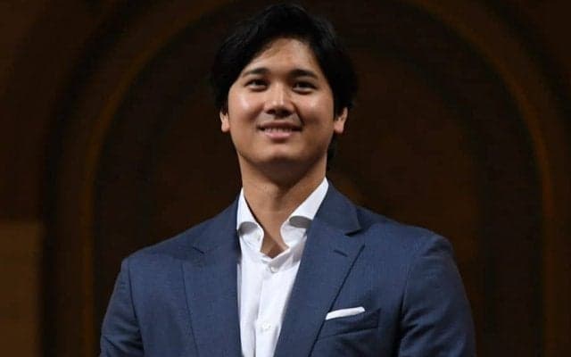 大谷翔平の背後が「微笑ましすぎるだろ」　“大谷の日”に登場した米の「父ちゃんズ」