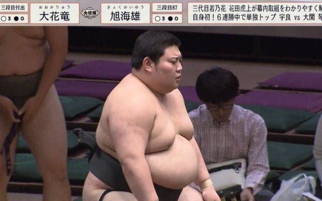 丸坊主の“新・怪物力士”、土俵際に追い込まれて絶体絶命も「そこから残すんかい！」驚異的な粘りにファン脱帽