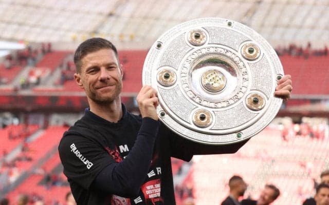 史上初ブンデス無敗優勝のレバークーゼン、シャビ・アロンソ監督はチーム誇る「歴史に金字塔」